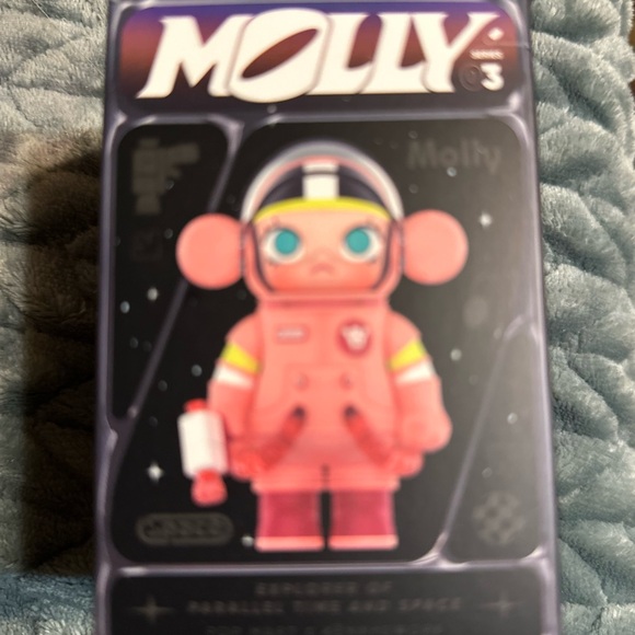 POP MART Other - Mega space Molly 100 % series 3
Blind box